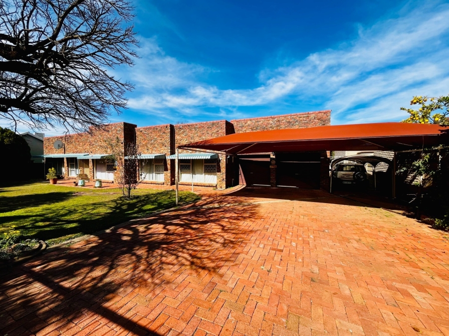 4 Bedroom Property for Sale in Pellissier Free State